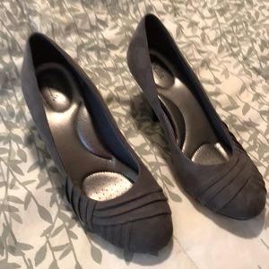 ABella Grey suede pumps. Great shape- super comfy